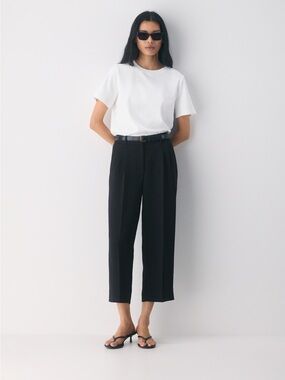 Like New Aritzia Wilfred The Effortless Pant Cropped (Size 4)